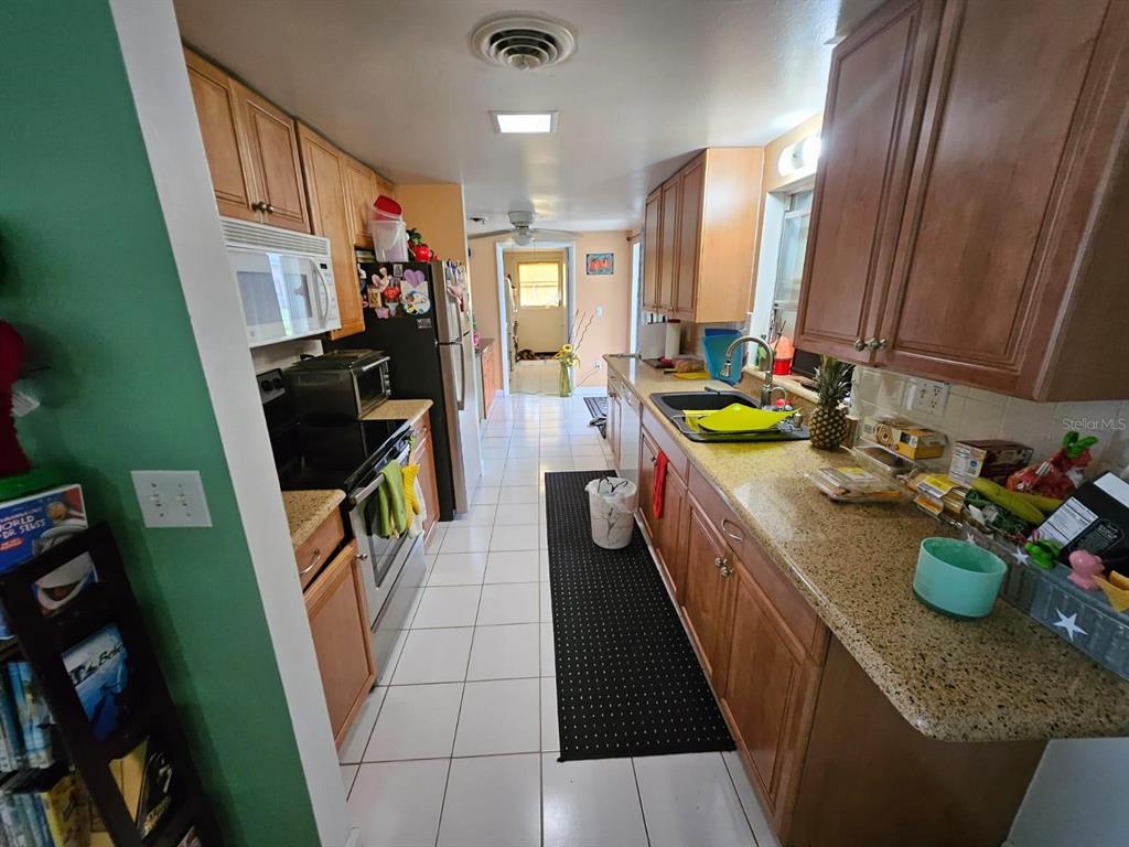 1041 Porpoise Road Venice, FL 34293 - Photo 9 of 38 Gallery Image 9