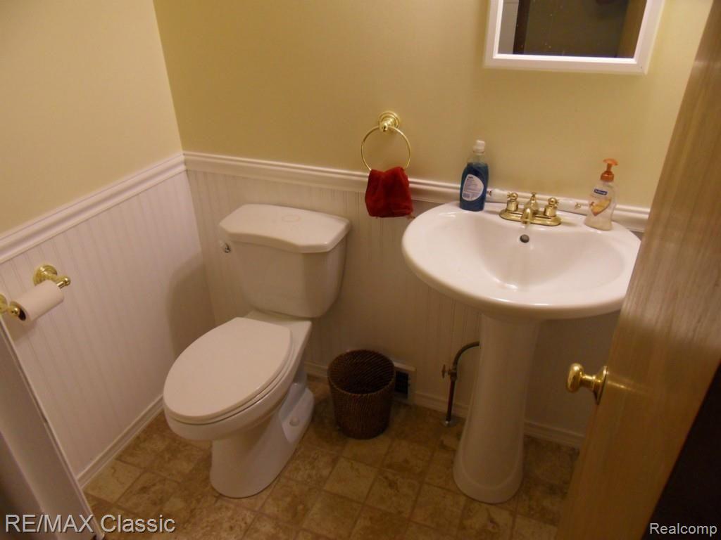 447 Rochdale Drive South Rochester, MI 48309 - Photo 19 of 43 SDC14363.jpg