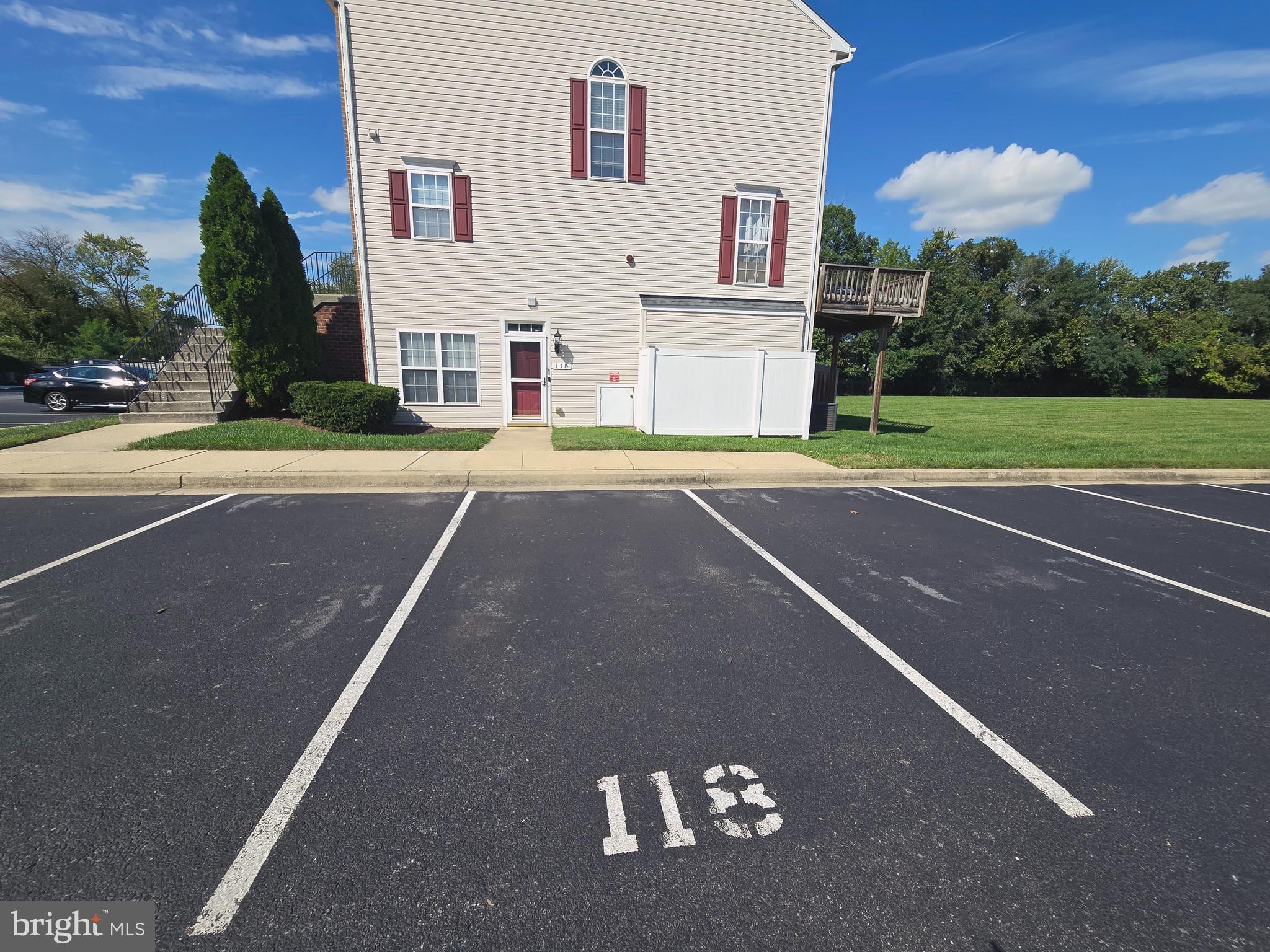 118 Heather Stone Way, Unit 80 Glen Burnie, MD 21061 - Photo 4 of 27 a view of a basket ball ground