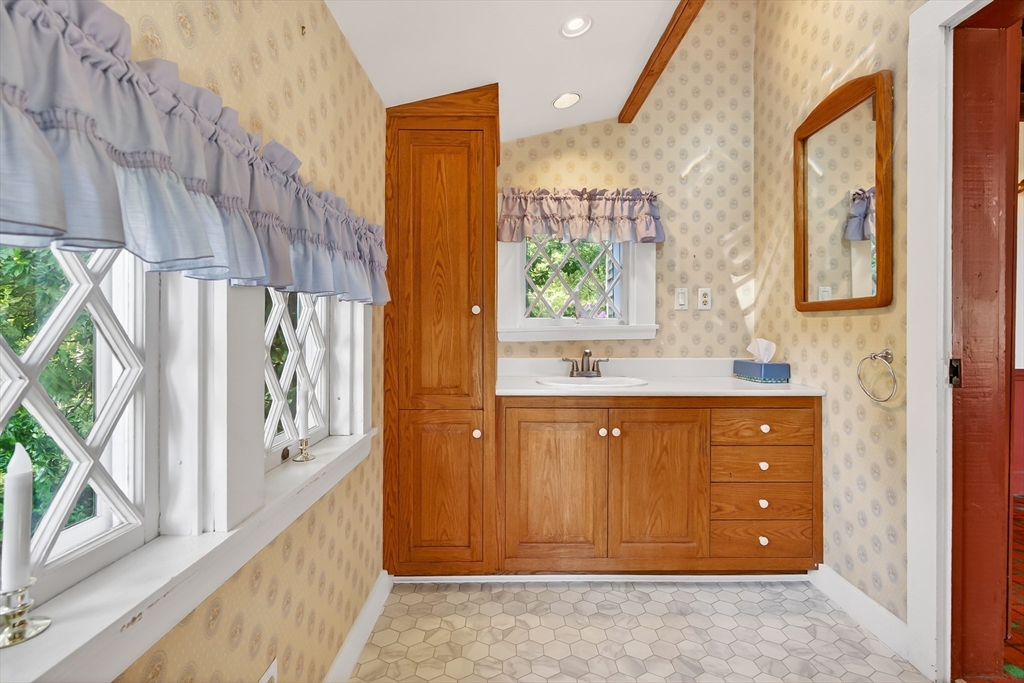 17 South Main Street Petersham, MA 01366 - Photo 9 of 42