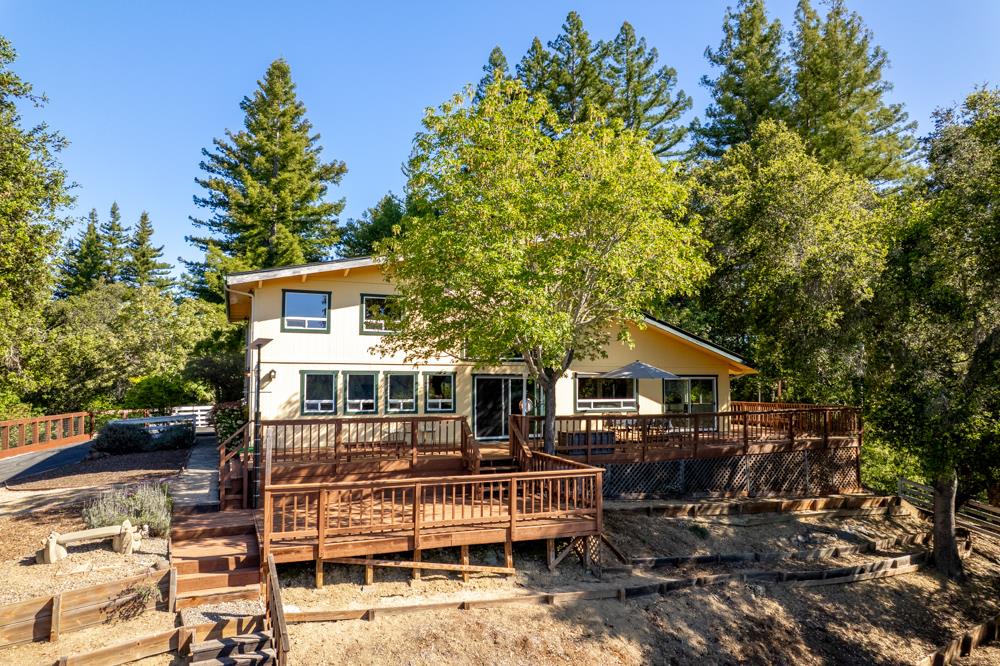 a view of house with outdoor seating space