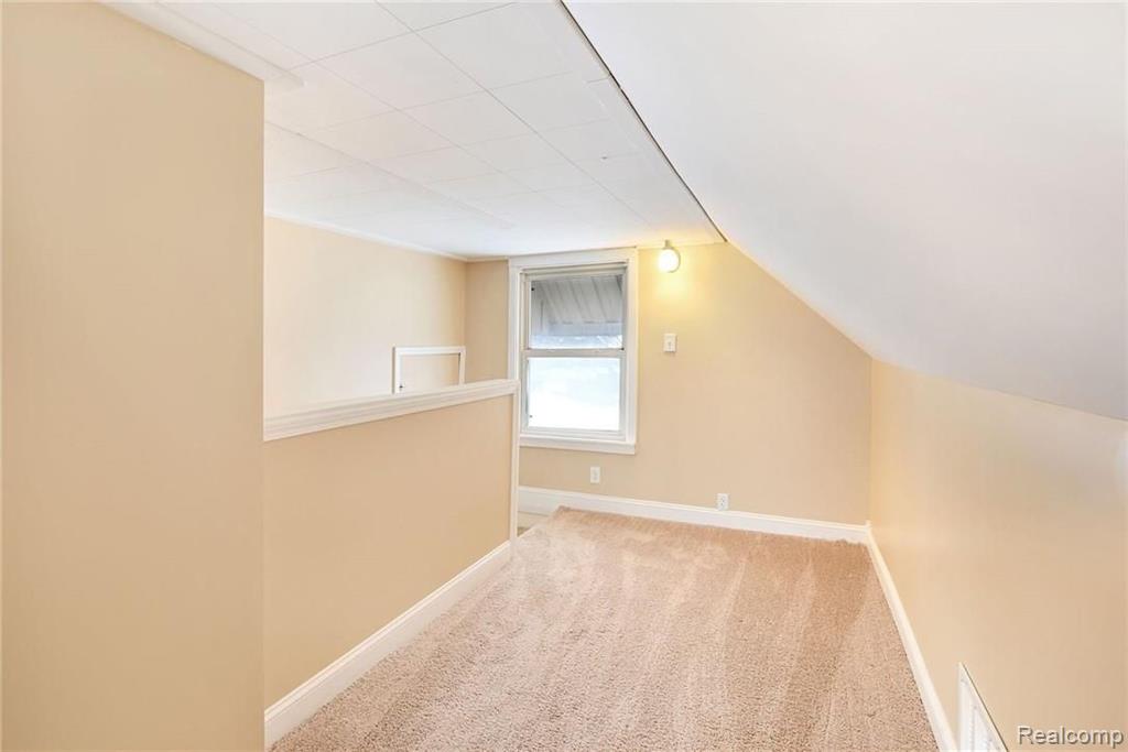 112 East River Road Flushing, MI 48433 - Photo 14 of 35