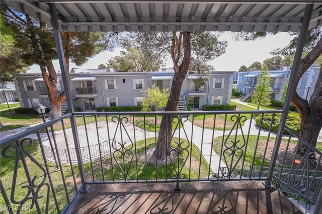 $1,290 | 3823 South Maryland Parkway, Unit J7, Las Vegas, NV 89119