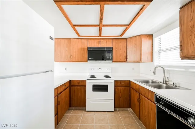 $1,290 | 3823 South Maryland Parkway, Unit J7, Las Vegas, NV 89119