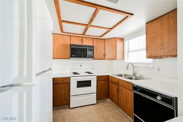 $1,290 | 3823 South Maryland Parkway, Unit J7, Las Vegas, NV 89119