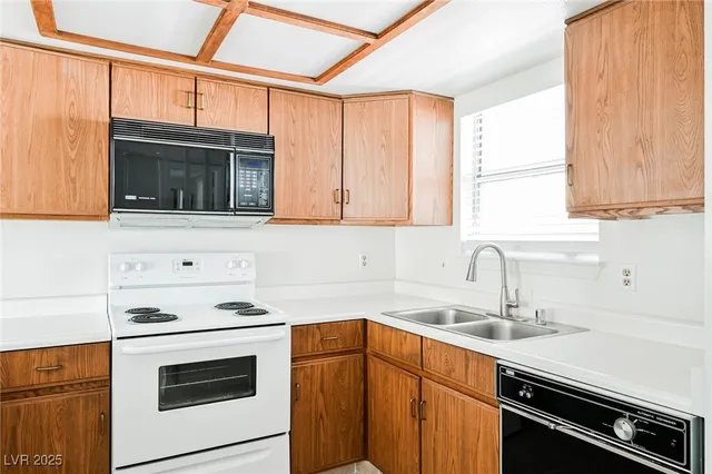 $1,290 | 3823 South Maryland Parkway, Unit J7, Las Vegas, NV 89119