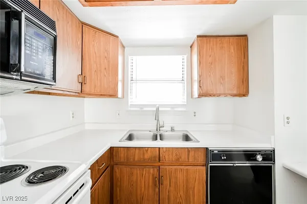 $1,200 | 3823 South Maryland Parkway, Unit J7, Las Vegas, NV 89119