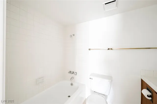 $1,290 | 3823 South Maryland Parkway, Unit J7, Las Vegas, NV 89119