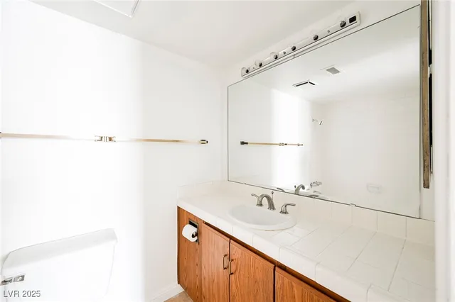 $1,290 | 3823 South Maryland Parkway, Unit J7, Las Vegas, NV 89119