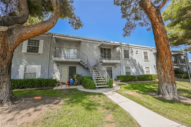 $1,290 | 3823 South Maryland Parkway, Unit J7, Las Vegas, NV 89119