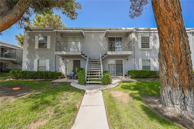 $1,290 | 3823 South Maryland Parkway, Unit J7, Las Vegas, NV 89119