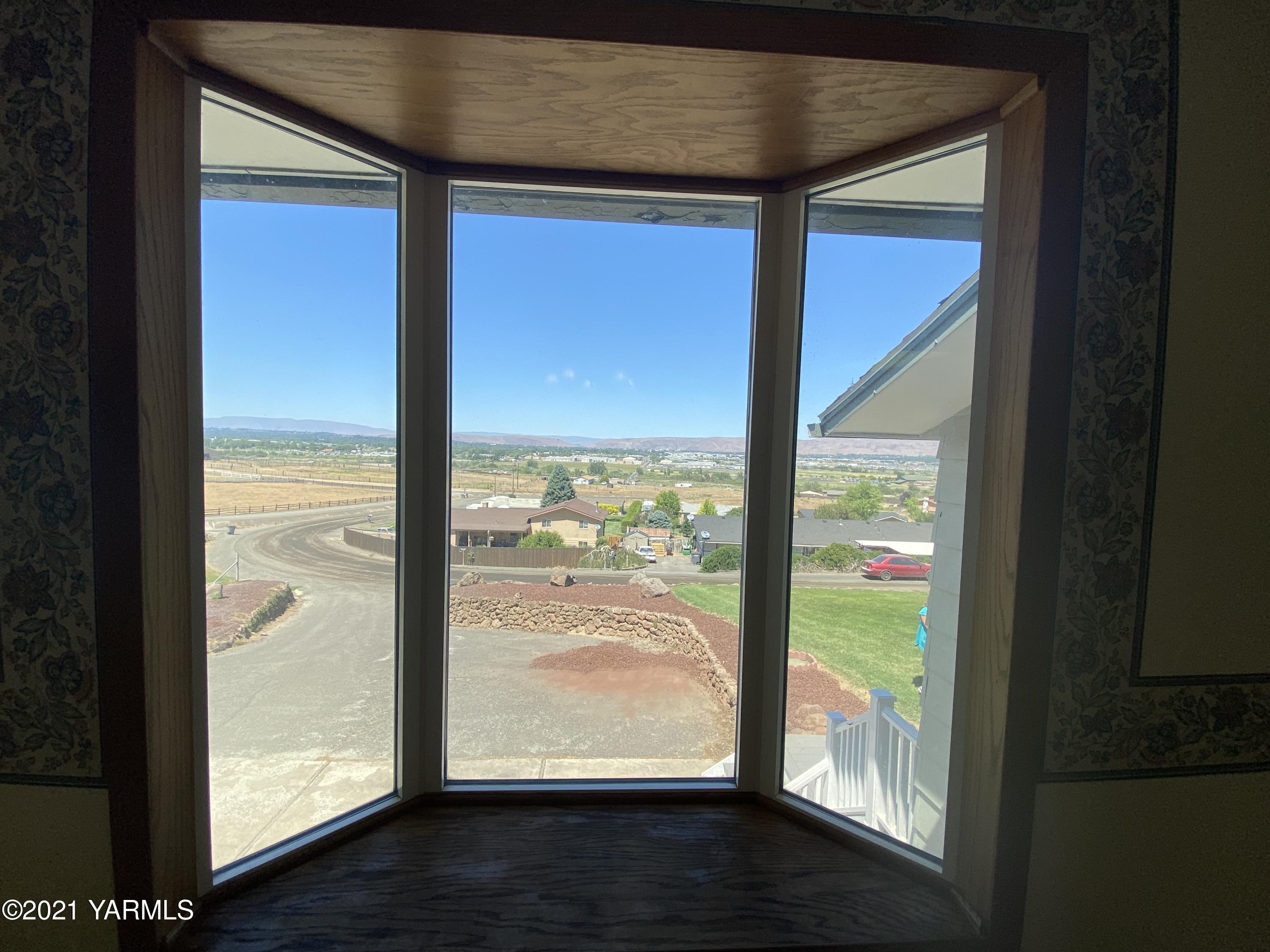3406 Goodman Road Yakima, WA 98903 - Photo 7 of 30 A Dining Room with a View