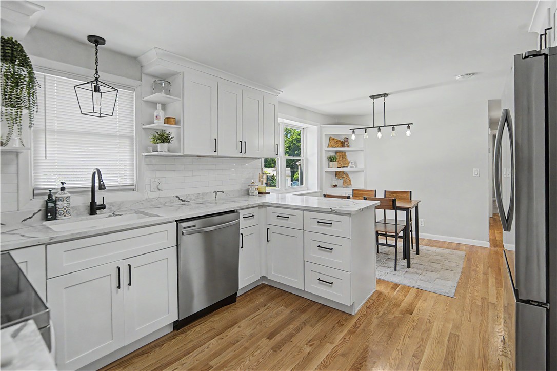 162 Larchmont Road Warwick, RI 02886 - Photo 12 of 36