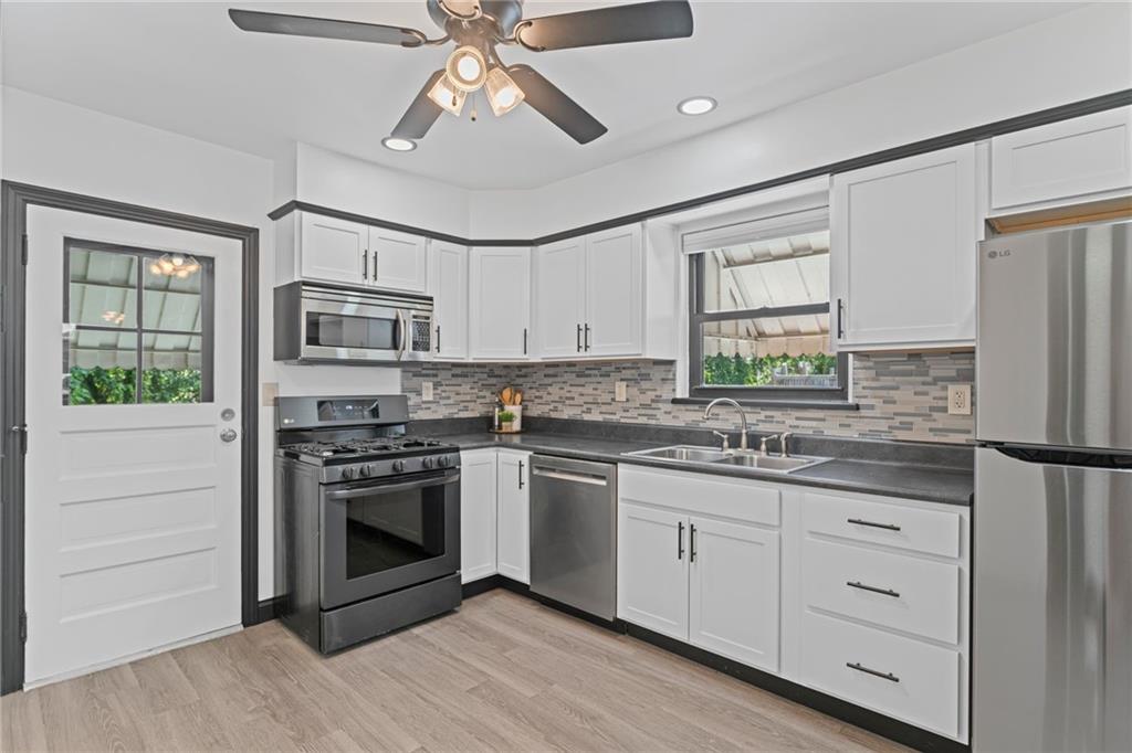 7872 Mt Carmel Road Verona, PA 15147 - Photo 18 of 50 Fully equipped kitchen