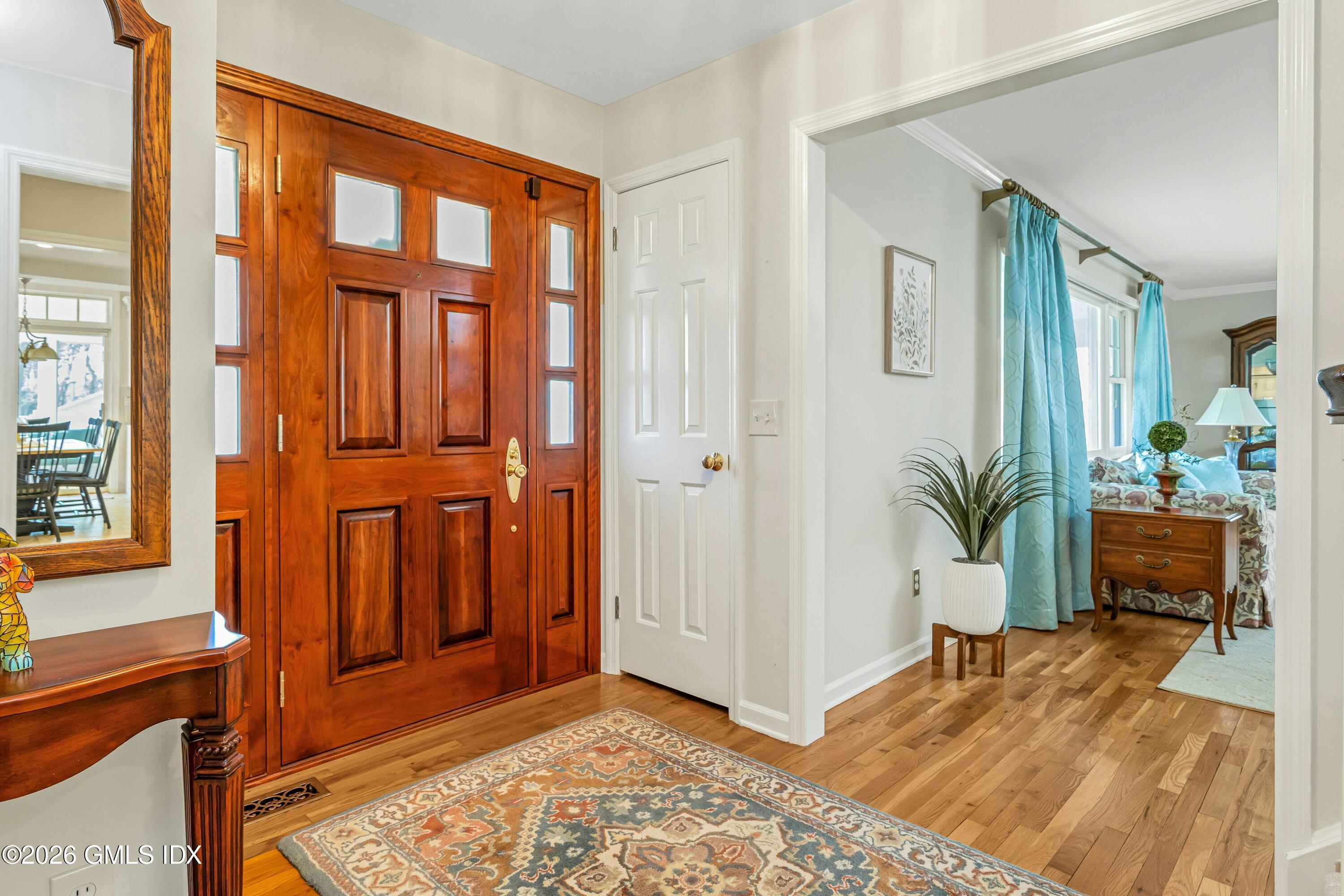 9 Tamarack Place Greenwich, CT 06831 - Photo 2 of 37 006-490919-_X0A0092_14546509