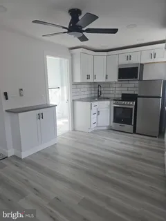 $990 | 5925 Ridge Avenue, Unit 2F, Philadelphia, PA 19128