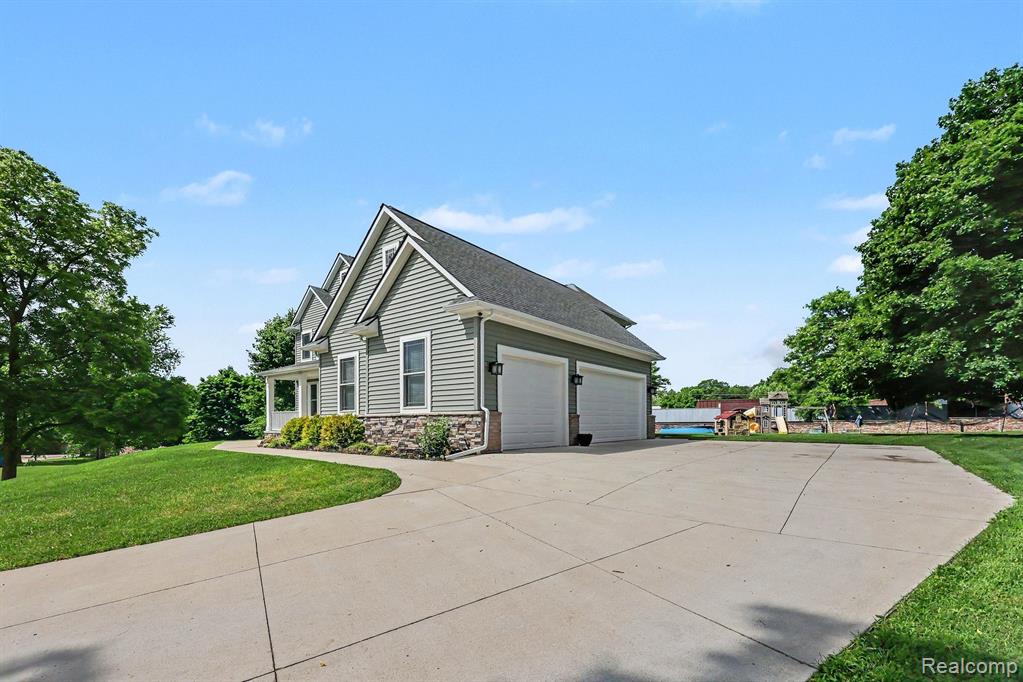 1660 Winthrop Road Bloomfield Hills, MI 48302 - Photo 32 of 38