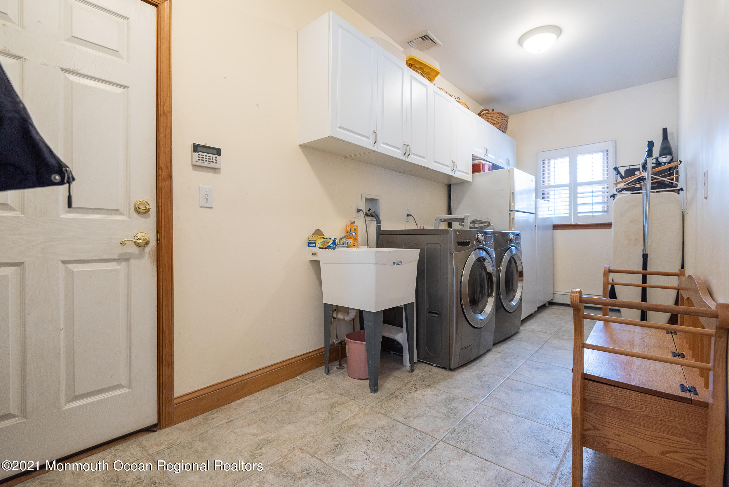2100 Red Gate Road Allenwood, NJ 08720 - Photo 59 of 61 a utility room with dryer and washer