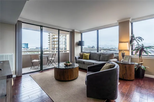 $199,999 | 3525 Sage Road, Unit 1009, Houston, TX 77056