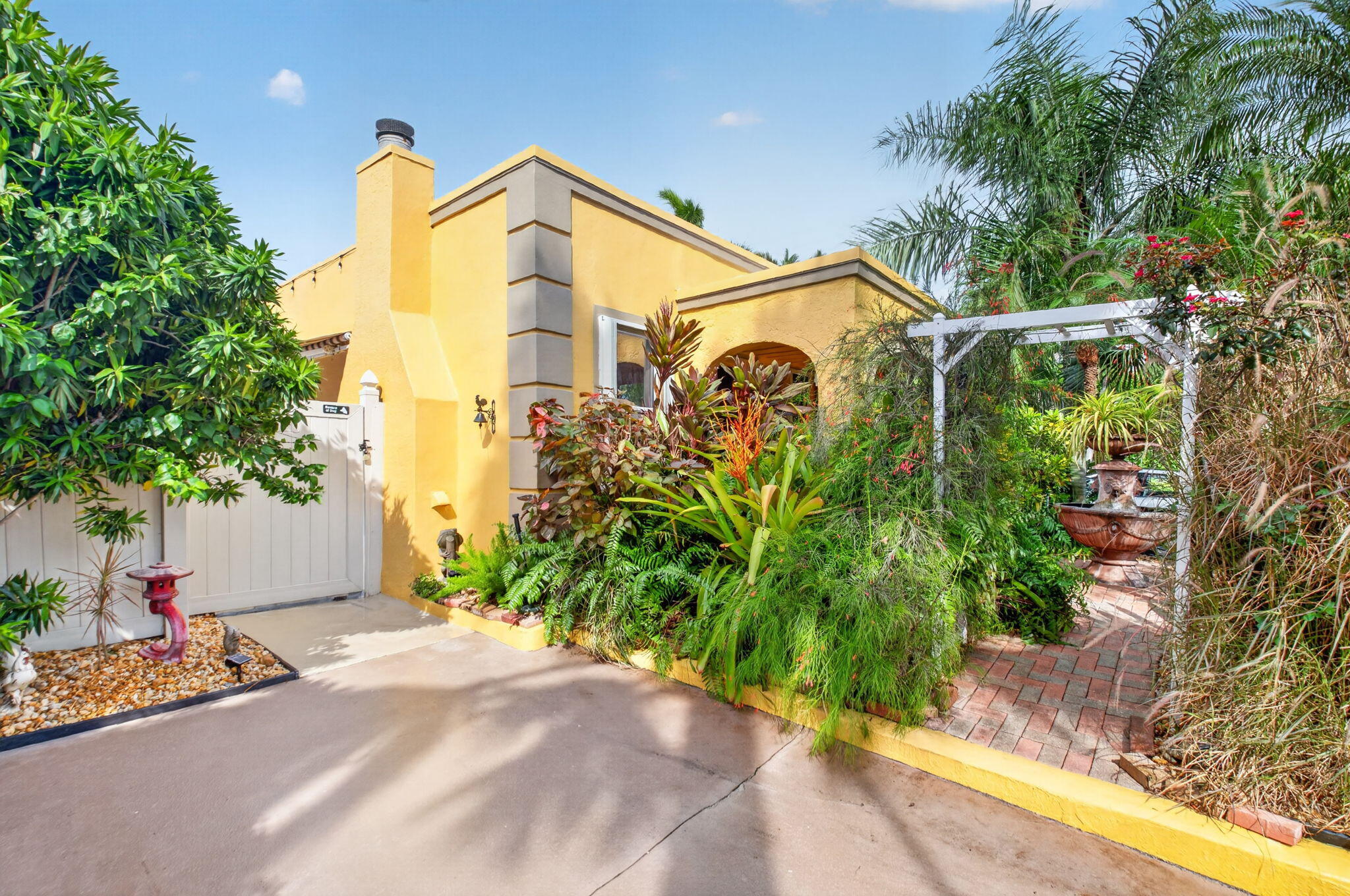 415 Colonial Road West Palm Beach, FL 33405 - Photo 10 of 58 63-web-or-mls-DSC_8449