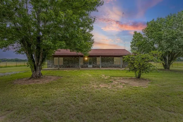 $375,000 | 1460 County Road 2155, Telephone, TX 75488