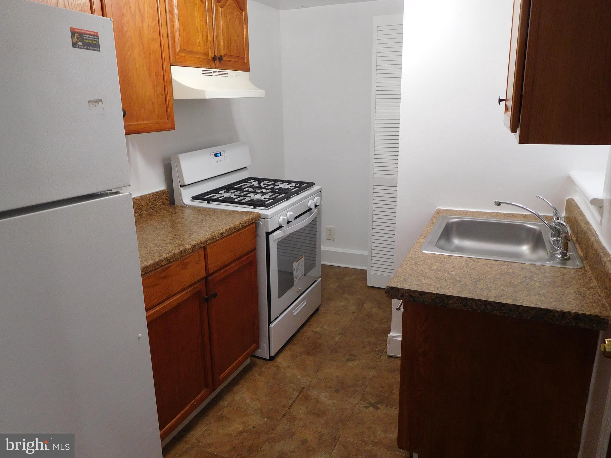 806 8th Street Northeast, Unit 2 Washington, DC 20002 - Photo 6 of 12 Kitchen