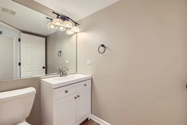 $3,250 | 1208 Darnell Drive, Mundelein, IL 60060