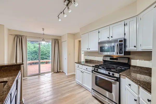 $3,250 | 1208 Darnell Drive, Mundelein, IL 60060