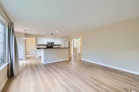 $3,250 | 1208 Darnell Drive, Mundelein, IL 60060