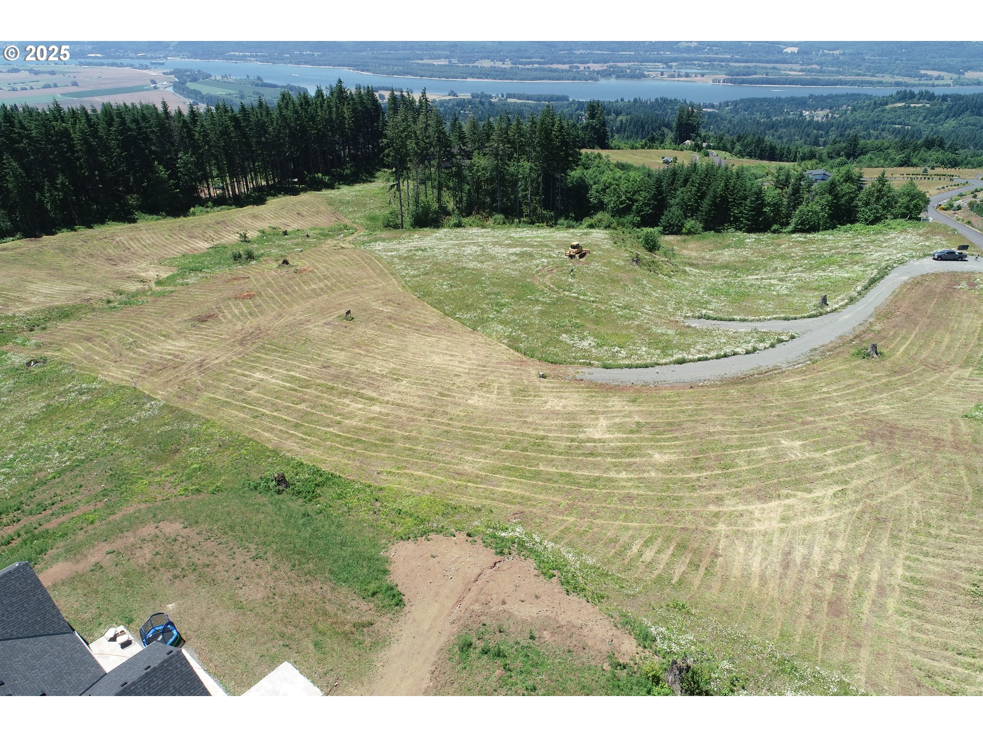 149 Resort Lane, Unit 1 Kalama, WA 98625 - Photo 3 of 12 a view of a dry yard with trees