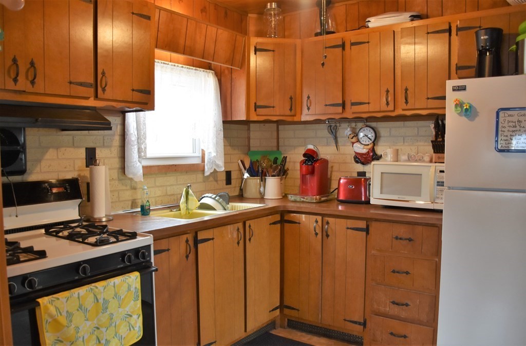 67 Breezy Lane Thompson, CT 06262 - Photo 7 of 17 a kitchen with stainless steel appliances granite countertop a sink stove and cabinets