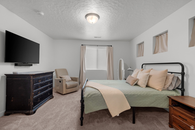 1708 North 1280th Street East Payson, UT 84651 - Photo 6 of 15 Spacious room featuring neutral carpeting, a window with blinds and drapes, and recessed wall niches