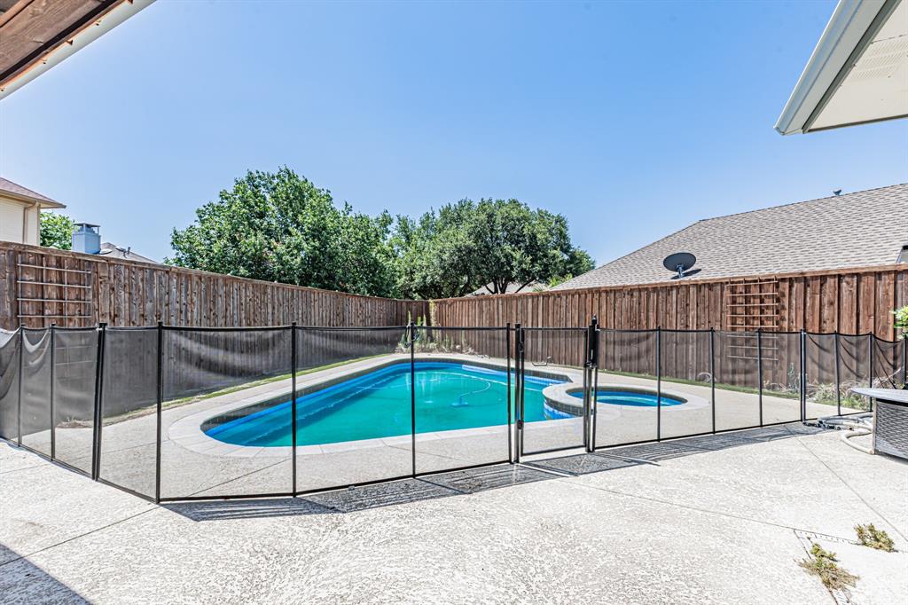 300 Sundance Circle Irving, TX 75063 - Photo 35 of 39 Backyard oasis featuring a fenced swimming pool and integrated spa