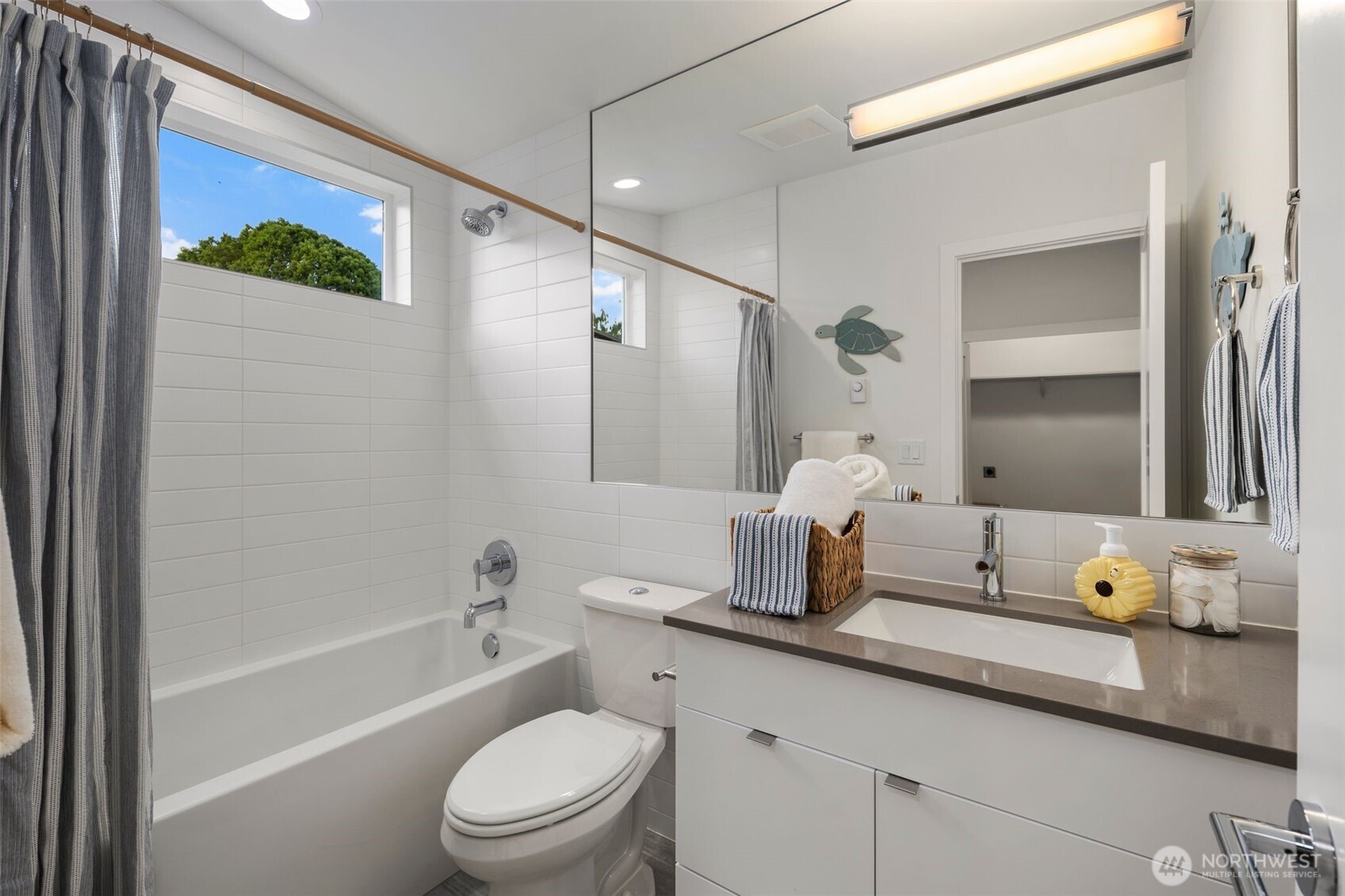 2665 51st Avenue Southwest Seattle, WA 98116 - Photo 26 of 28