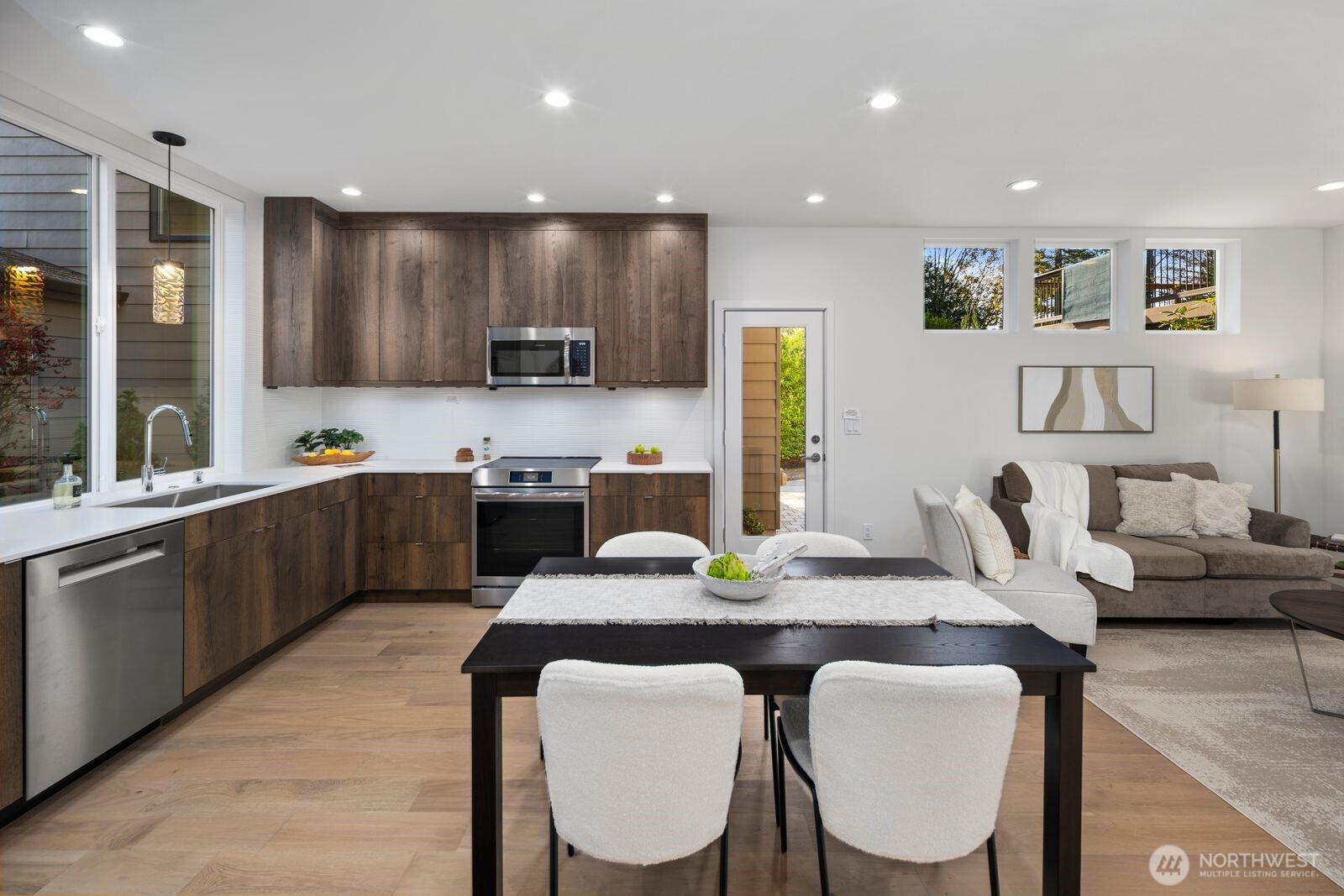 2665 51st Avenue Southwest Seattle, WA 98116 - Photo 7 of 28