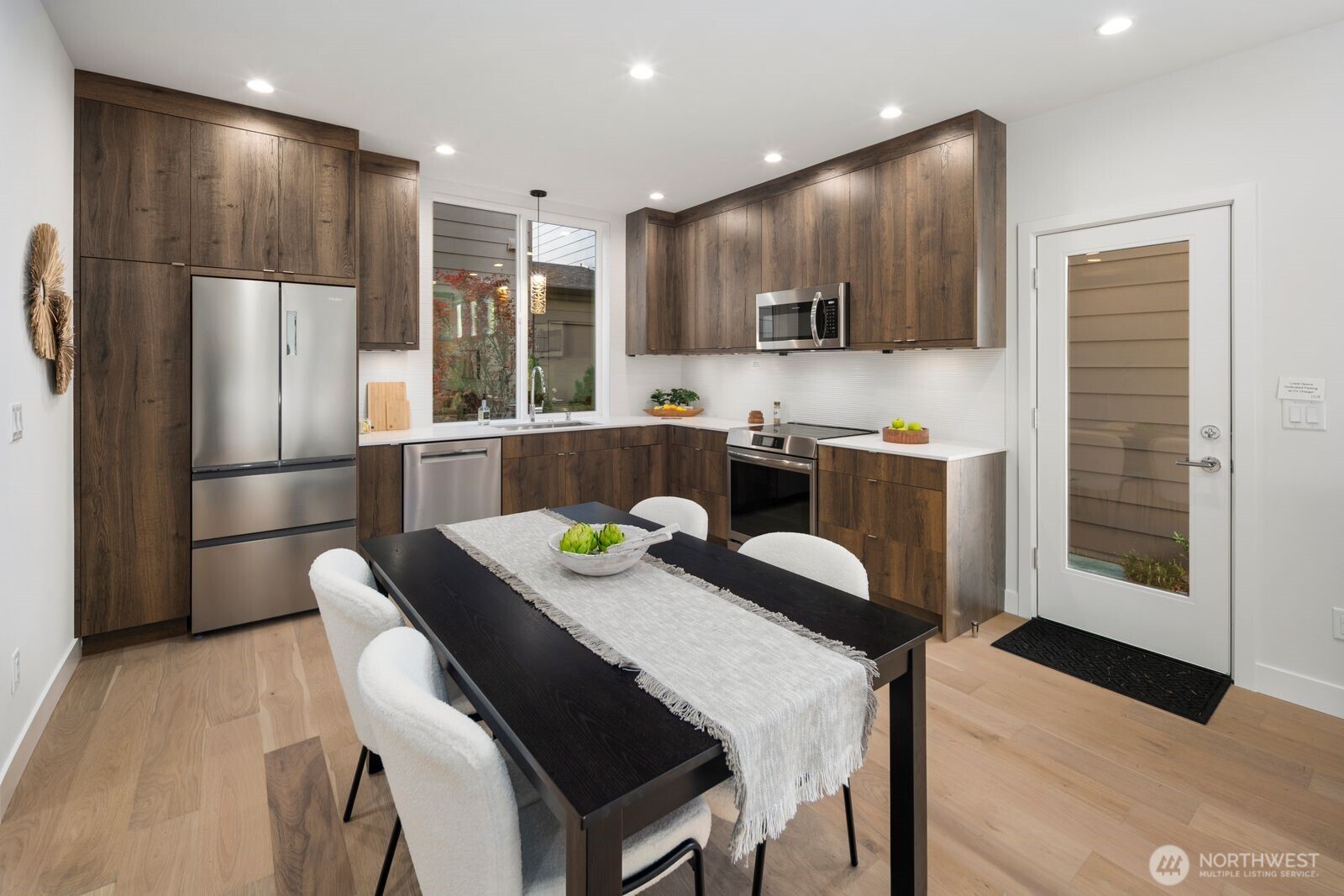 2665 51st Avenue Southwest Seattle, WA 98116 - Photo 8 of 28