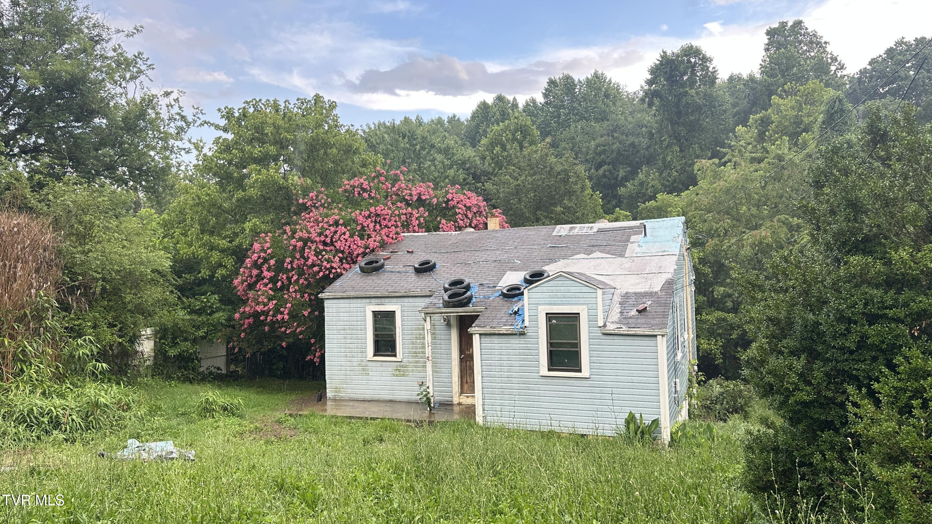 1987 King Springs Road Johnson City, TN 37601 - Photo 2 of 27 IMG_3777