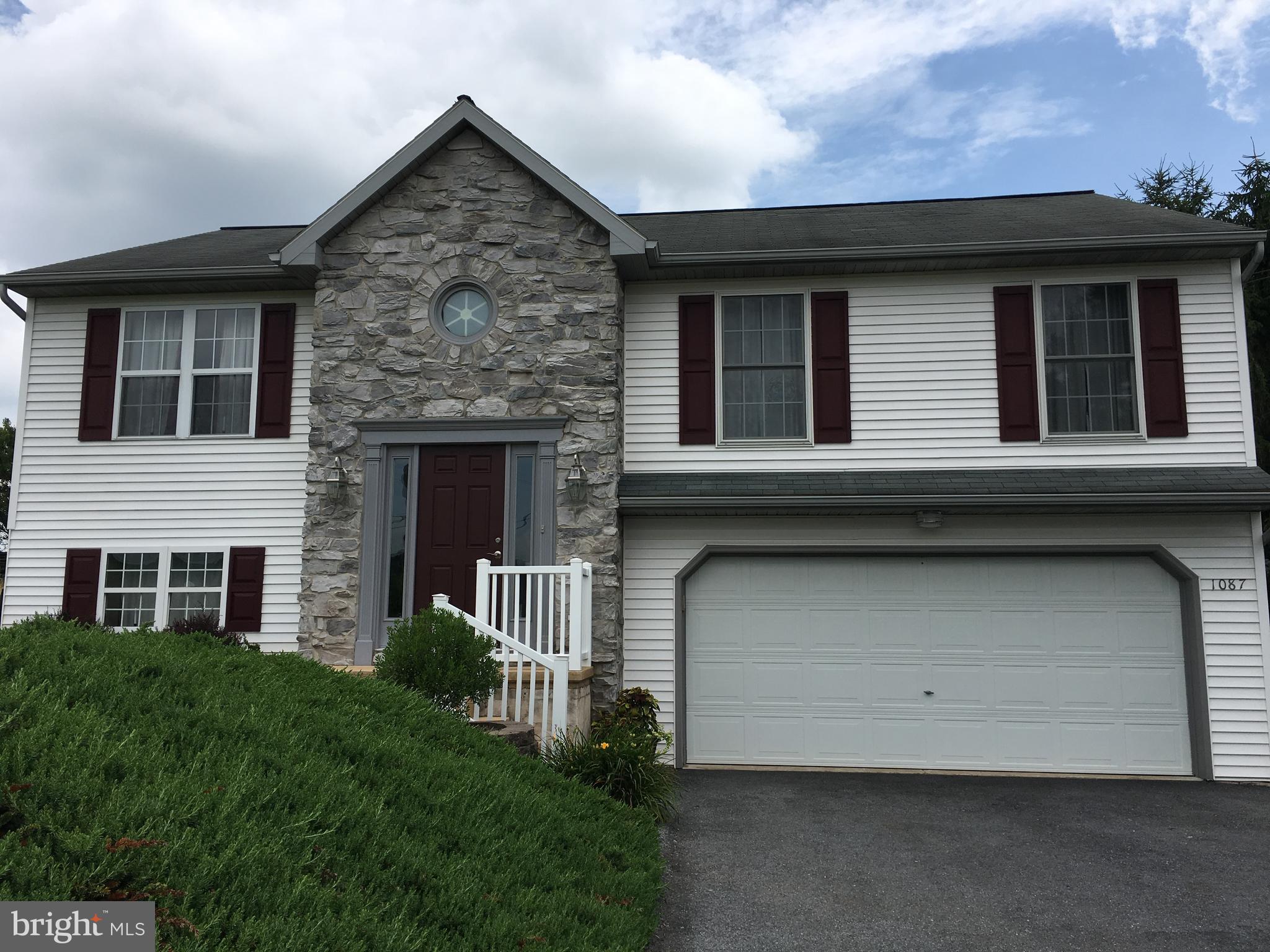 1087 Sun Valley Road Stevens, PA 17578 - Photo 2 of 25 Gallery Image 2