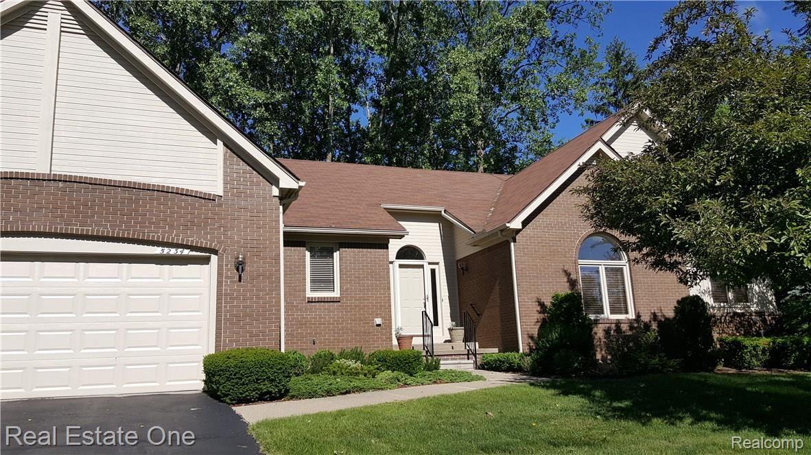 5234 Simpson Lake Road West Bloomfield, MI 48323 - Photo 1 of 27 20160608_094433.jpg