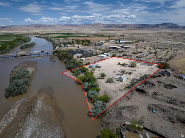 $1,300,000 | 360 South 1780th E Green River East, Green River, UT 84525