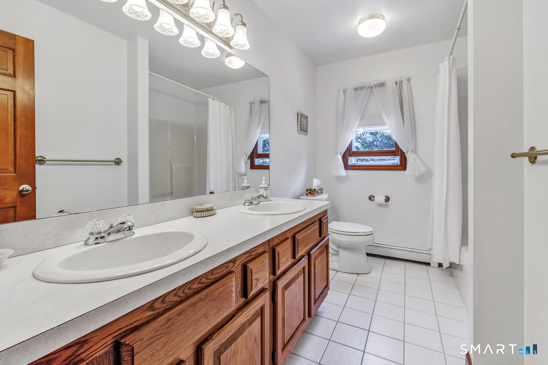 2125 Cutspring Road Stratford, CT 06614 - Photo 16 of 31 Gallery Image 16
