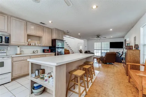 $638,500 | 18025 County Road 4052, Kemp, TX 75143