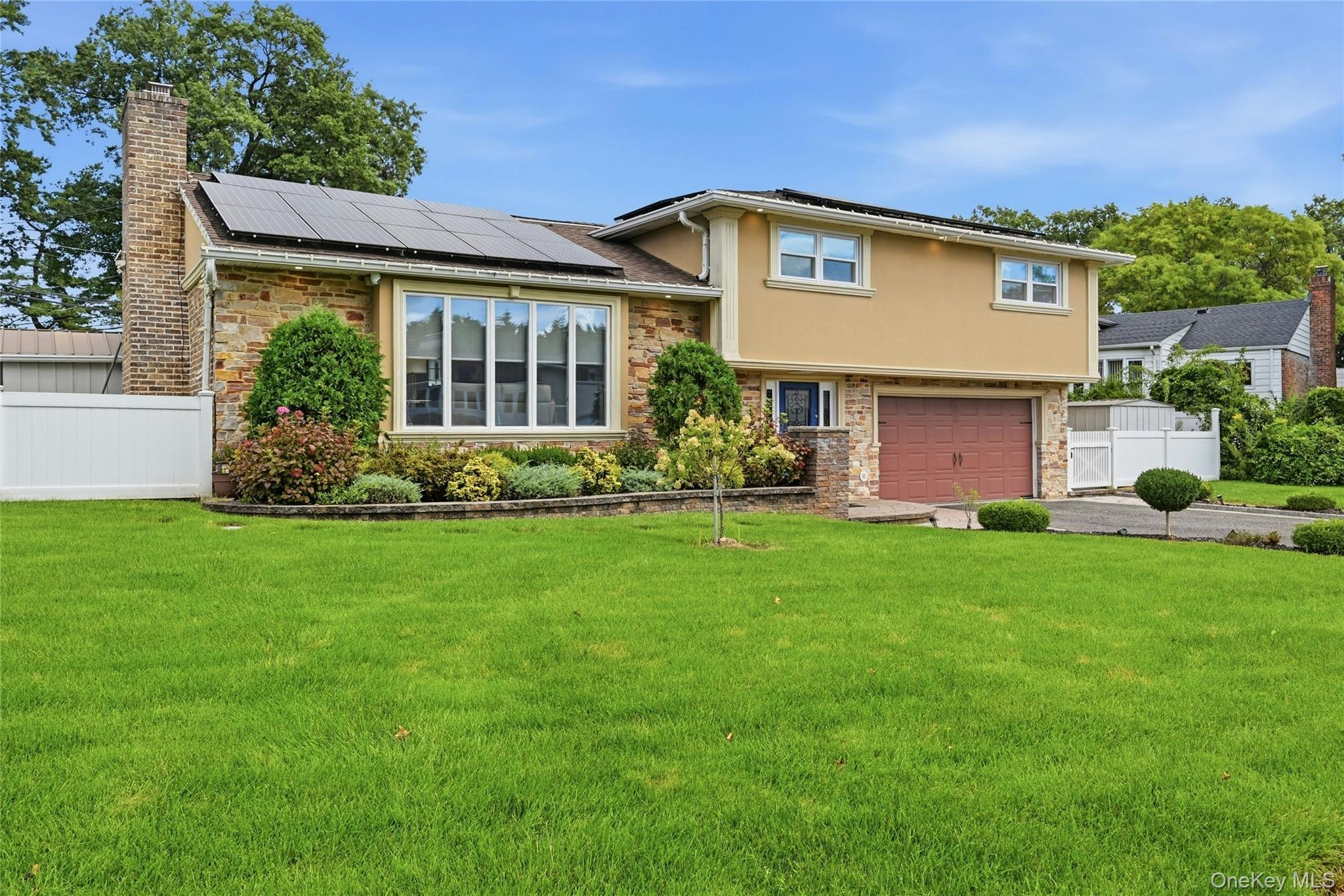 2 Peppermill Road Roslyn, NY 11576 - Photo 1 of 36 Welcome home!