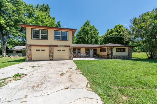 $499,900 | 8121 West Old Highway 73, Townsend, TN 37882