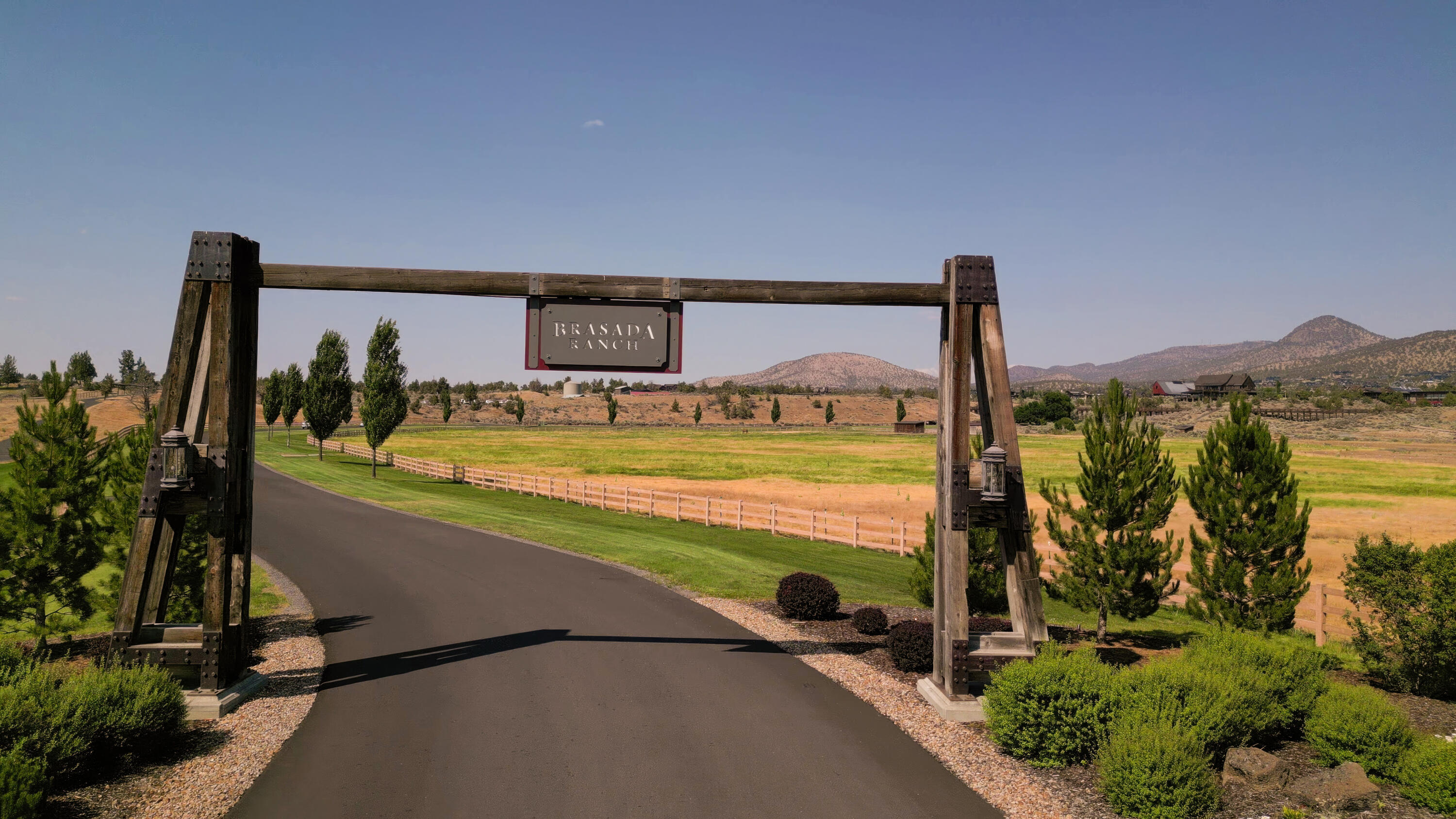 16539 South W Vaqueros Way, Unit 6 Powell Butte, OR 97753 - Photo 23 of 25 Brasada Entrance