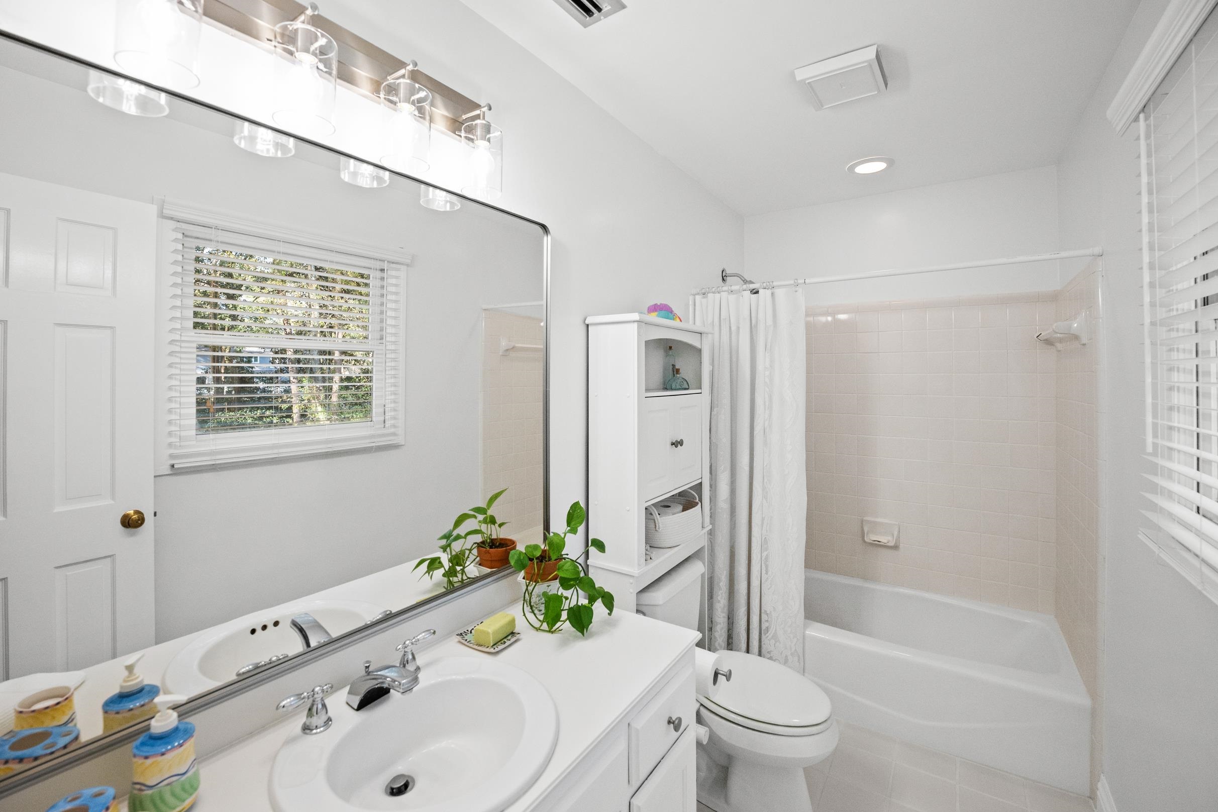 510 Oak Ridge Court West Daphne, AL 36526 - Photo 26 of 50 Bathroom
