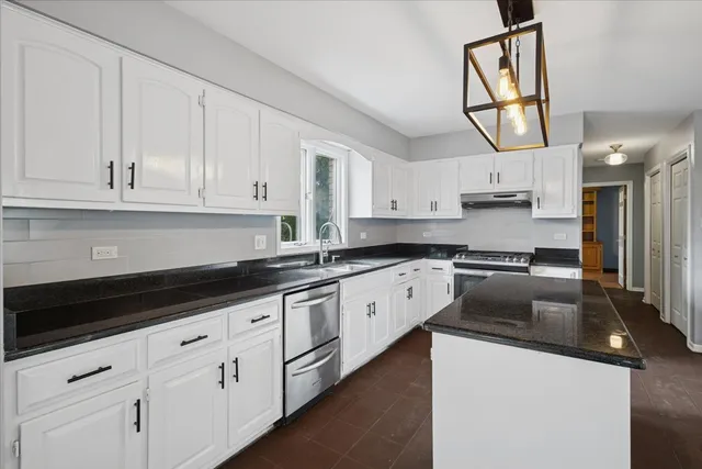 $570,000 | 11325 Hummingbird Lane, Mokena, IL 60448