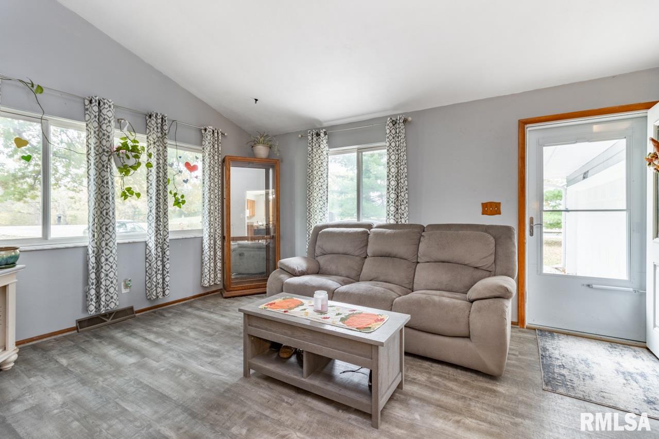 4817 North Koerner Road Peoria, IL 61615 - Photo 2 of 37 Gallery Image 2
