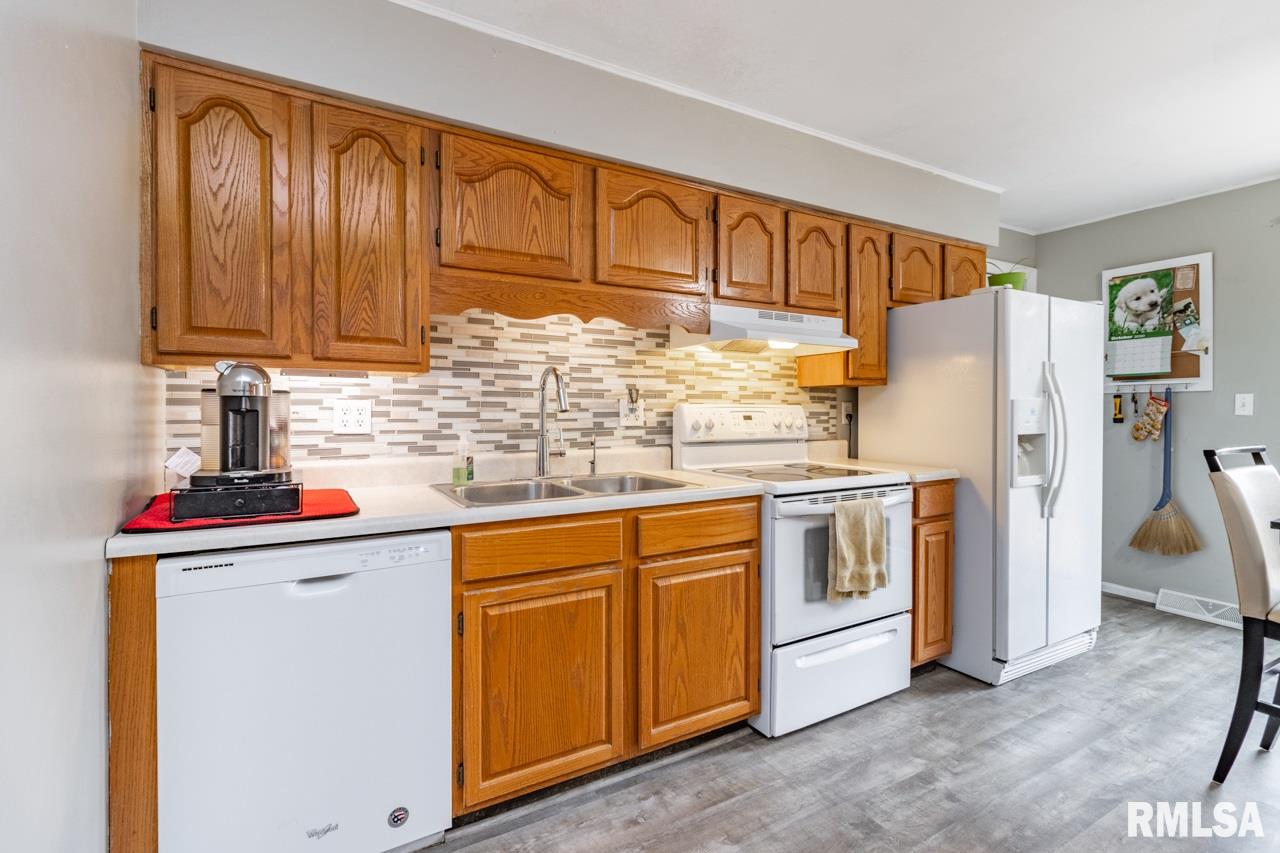 4817 North Koerner Road Peoria, IL 61615 - Photo 10 of 37 Gallery Image 10