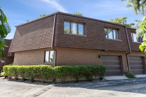 $475,000 | 414 South Dee Road, Park Ridge, IL 60068